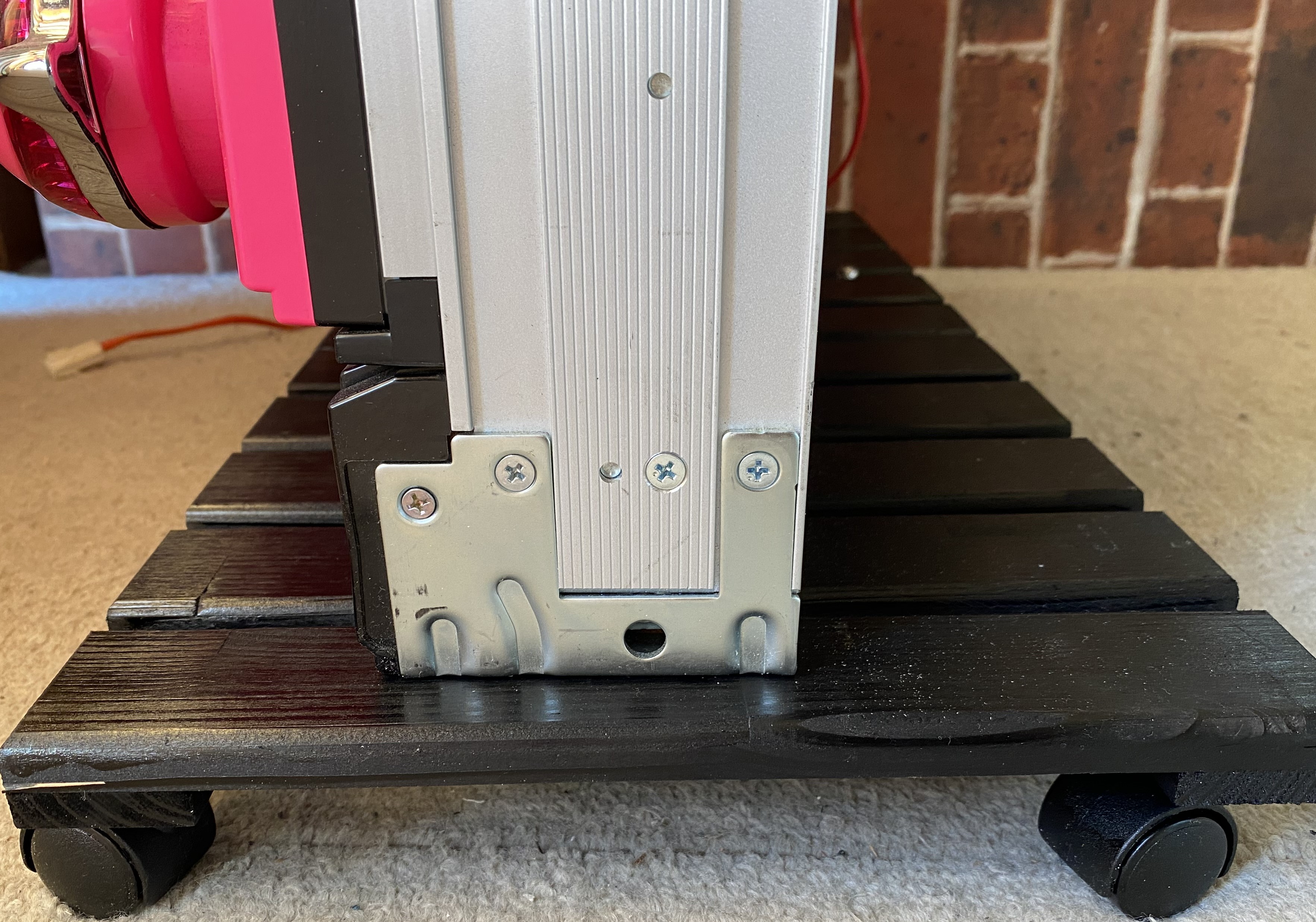 安定板 キャスター有 横から見た画像