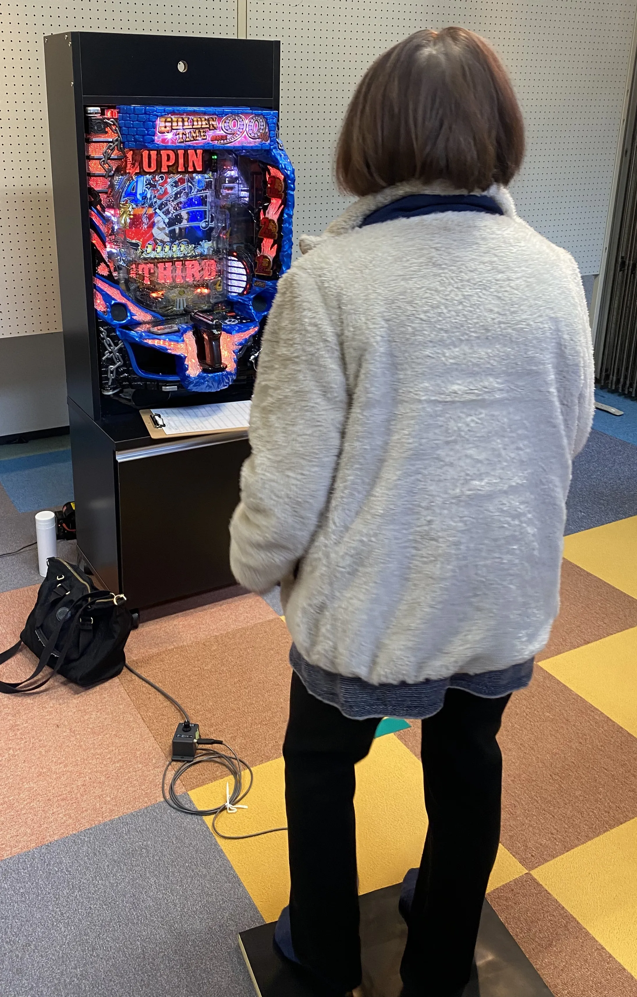 福祉施設内でパチンコで活動している様子のイメージ